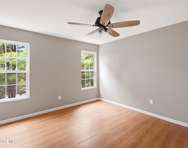 5 Manhattan Drive - Photo Thumbnail 14
