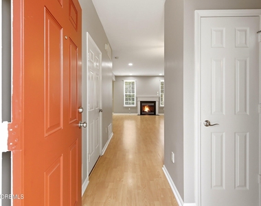 5 Manhattan Drive - Photo Thumbnail 2