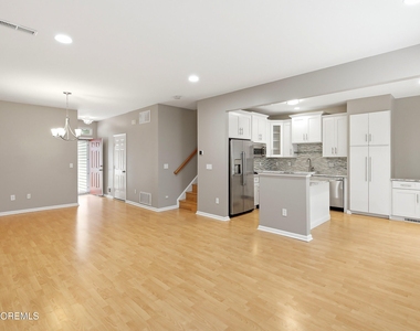 5 Manhattan Drive - Photo Thumbnail 4
