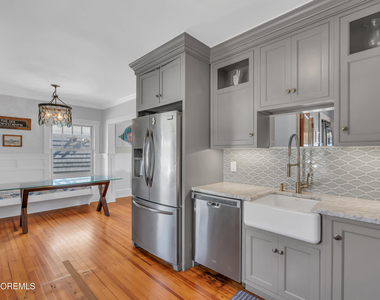 210 Roosevelt Avenue - Photo Thumbnail 15