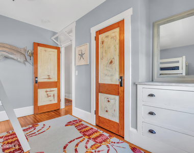 210 Roosevelt Avenue - Photo Thumbnail 19