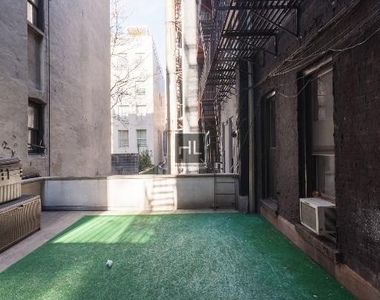 Avenue B - Photo Thumbnail 5
