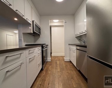 East 63 Street - Photo Thumbnail 2