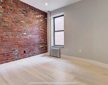 Stanton Street - Photo Thumbnail 3