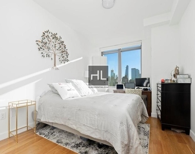 West 57th Street - Photo Thumbnail 1