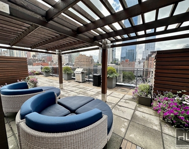 West 37th Street - Photo Thumbnail 1