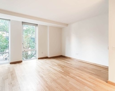 West 37th Street - Photo Thumbnail 5
