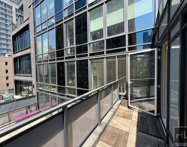West 37th Street - Photo Thumbnail 4