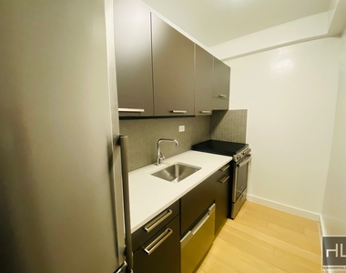 East 39th Street - Photo Thumbnail 4
