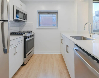 West 37th Street - Photo Thumbnail 1