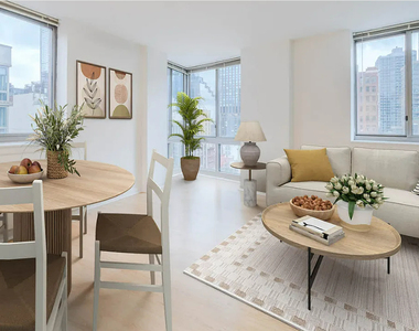 West 37th Street - Photo Thumbnail 5