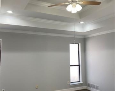 2104 Apple Valley Road - Photo Thumbnail 2