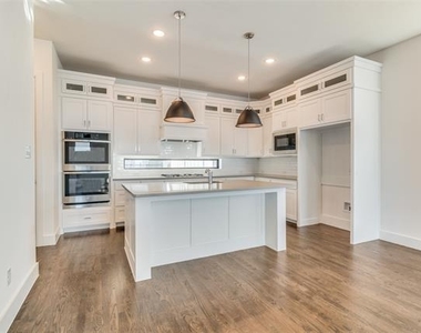 800 War Admiral Drive - Photo Thumbnail 4