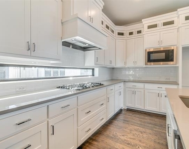 800 War Admiral Drive - Photo Thumbnail 7
