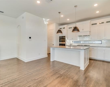 800 War Admiral Drive - Photo Thumbnail 6