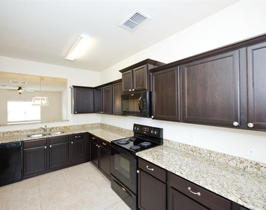 152 Curt Street - Photo Thumbnail 6