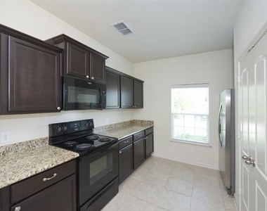 152 Curt Street - Photo Thumbnail 5