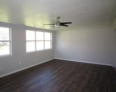 1610 Toplea Drive - Photo Thumbnail 12