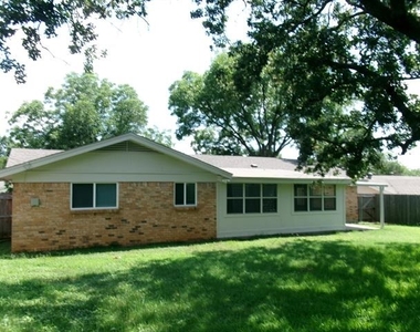 1610 Toplea Drive - Photo Thumbnail 2