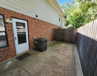 716 W Mulberry Street - Photo Thumbnail 18