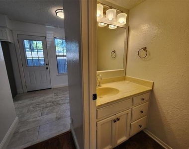 716 W Mulberry Street - Photo Thumbnail 7