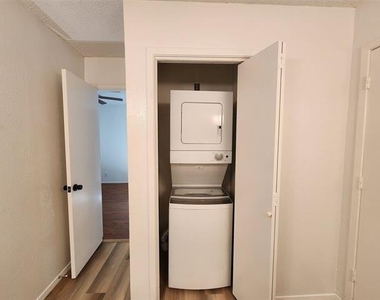 716 W Mulberry Street - Photo Thumbnail 14