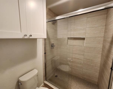 716 W Mulberry Street - Photo Thumbnail 12