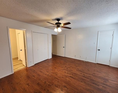 716 W Mulberry Street - Photo Thumbnail 10