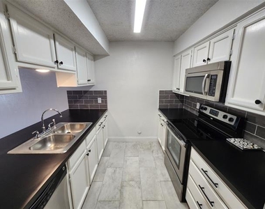 716 W Mulberry Street - Photo Thumbnail 5