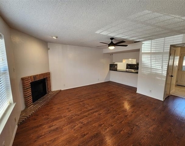 716 W Mulberry Street - Photo Thumbnail 2