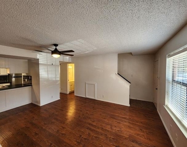 716 W Mulberry Street - Photo Thumbnail 1
