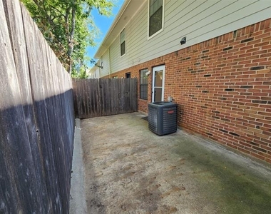 716 W Mulberry Street - Photo Thumbnail 19
