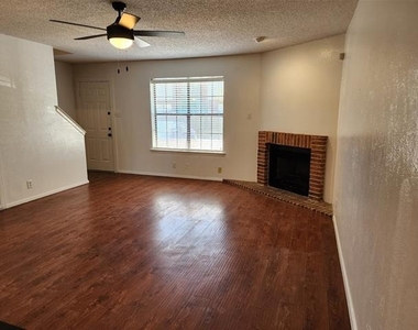 716 W Mulberry Street - Photo Thumbnail 3