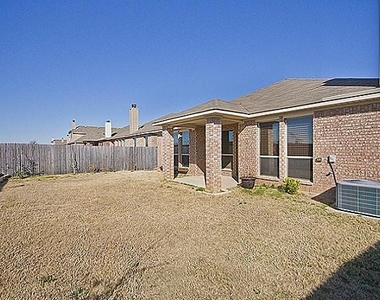 3205 Buckthorn Lane - Photo Thumbnail 16