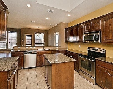 3205 Buckthorn Lane - Photo Thumbnail 2