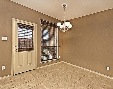 3205 Buckthorn Lane - Photo Thumbnail 14