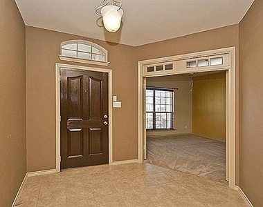 3205 Buckthorn Lane - Photo Thumbnail 12