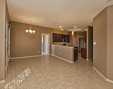 3205 Buckthorn Lane - Photo Thumbnail 6