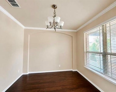 2316 Grant Park Way - Photo Thumbnail 4