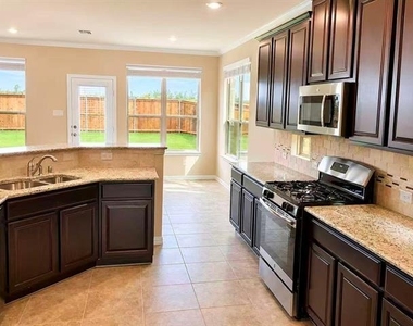 2316 Grant Park Way - Photo Thumbnail 7