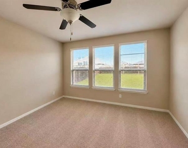 2316 Grant Park Way - Photo Thumbnail 8