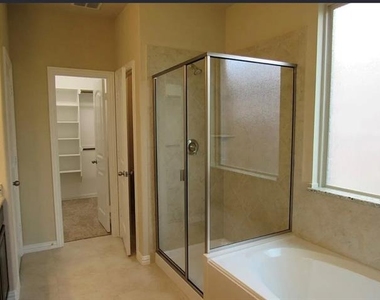 2316 Grant Park Way - Photo Thumbnail 10