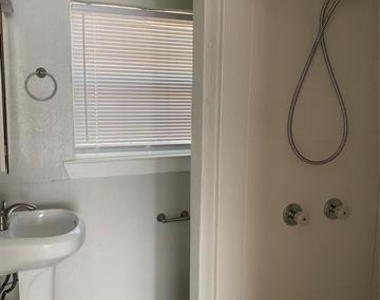 403 Marshall Street - Photo Thumbnail 9
