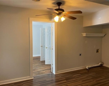 403 Marshall Street - Photo Thumbnail 5