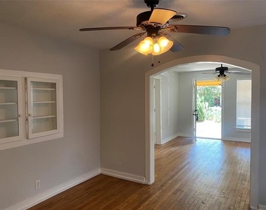 403 Marshall Street - Photo Thumbnail 7