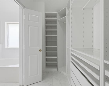 5001 Spicewood Drive - Photo Thumbnail 20