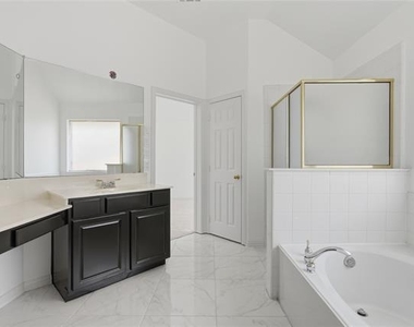 5001 Spicewood Drive - Photo Thumbnail 21