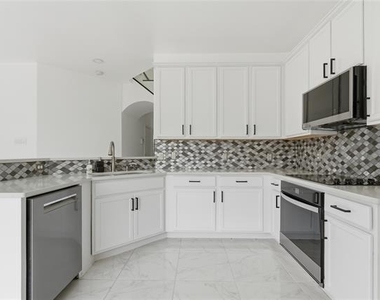 5001 Spicewood Drive - Photo Thumbnail 11