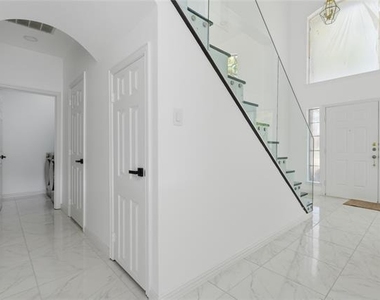 5001 Spicewood Drive - Photo Thumbnail 13