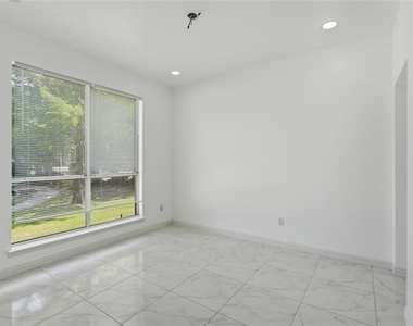 5001 Spicewood Drive - Photo Thumbnail 4